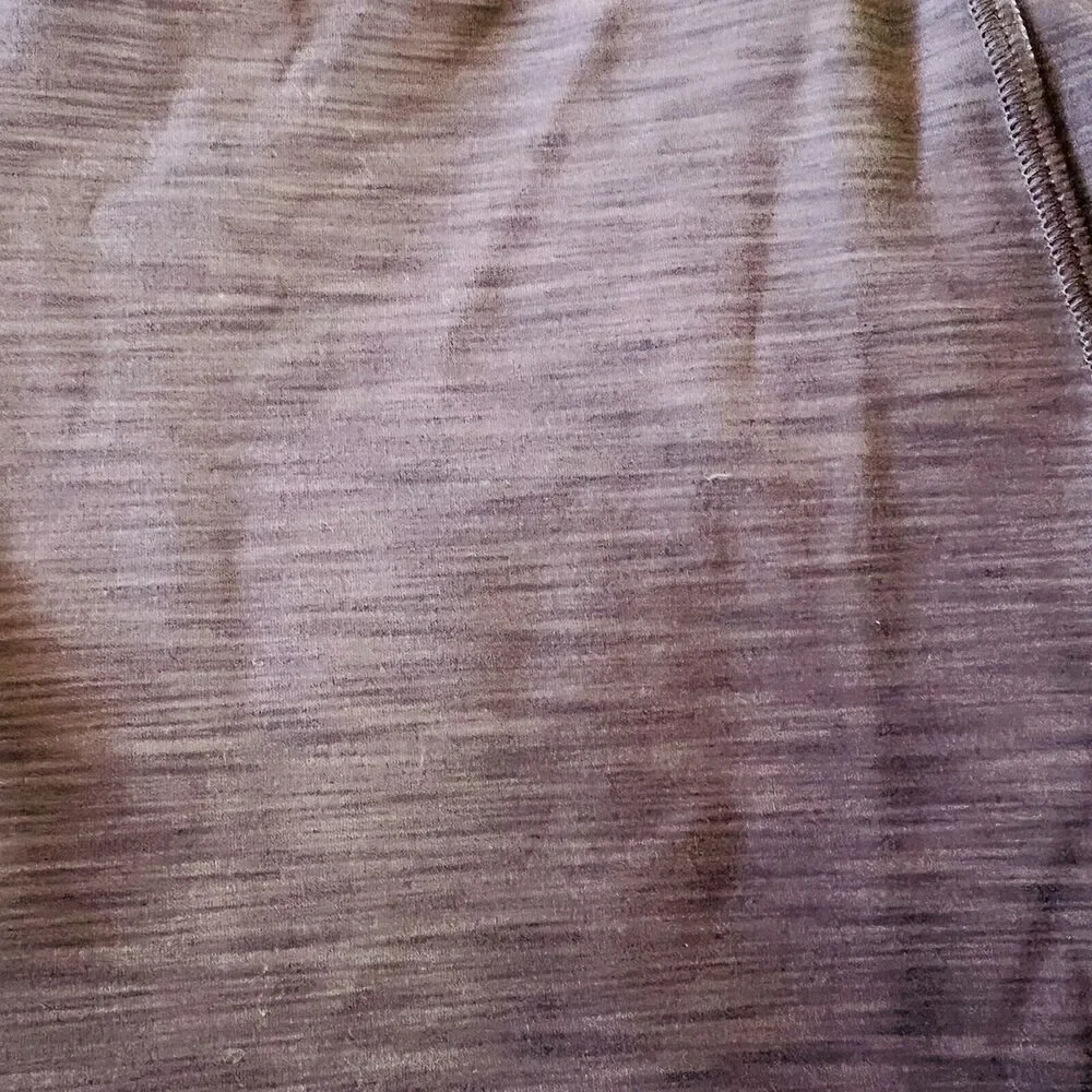 LULULEMON ATHLETICA Heathered Currant Invigorating HR Crop 23